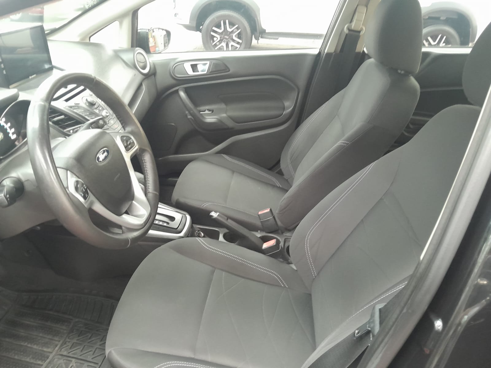 Ford Fiesta Se 2015 At
